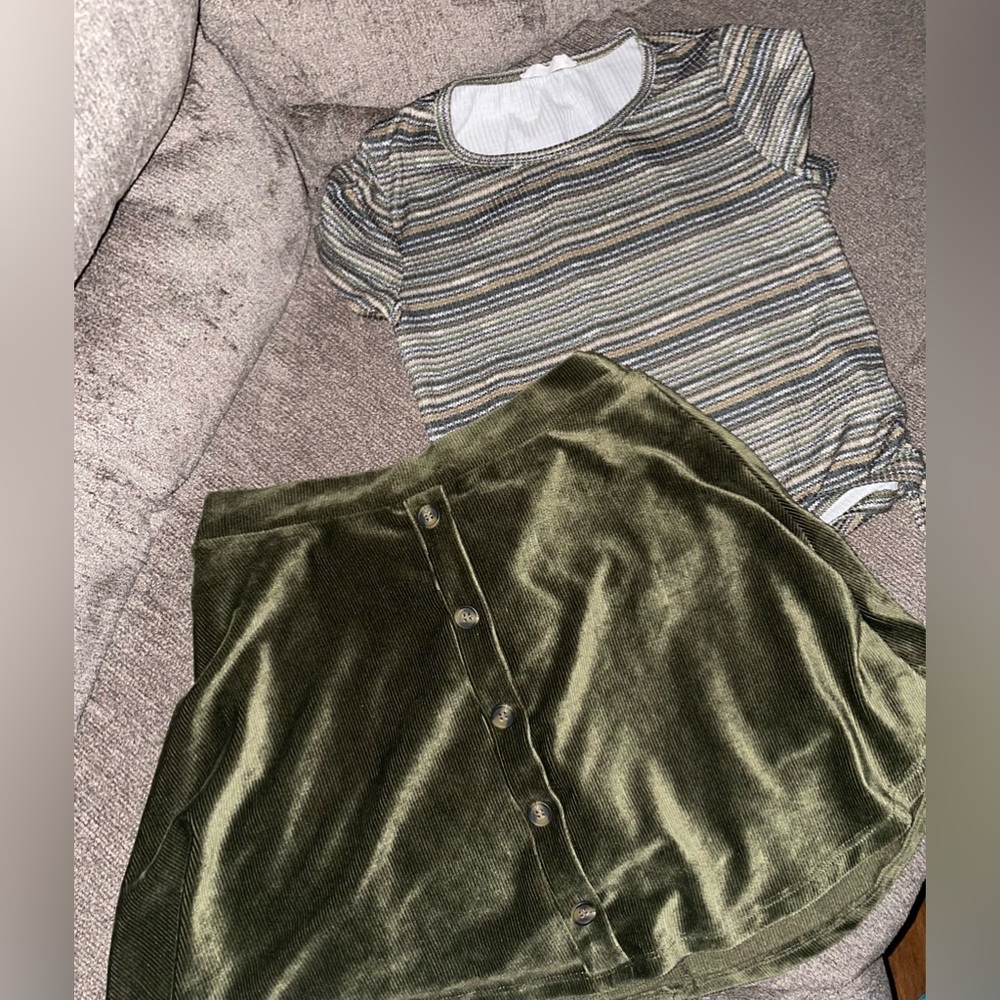 Girls matching top/skirt set